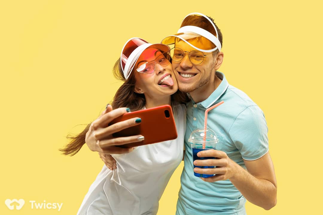How to Write a Great Funny Instagram Caption for Couples